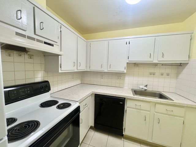 100 Grandview Ave 4A, Quincy, MA 02170