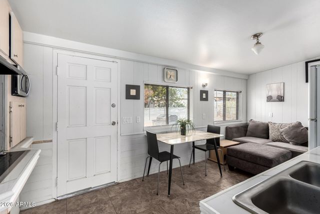 5422 E DES MOINES Street, Mesa, AZ 85205