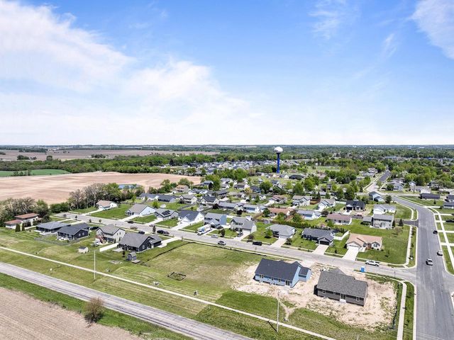 210 Linden LANE, Delavan, WI 53115