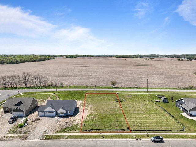 210 Linden LANE, Delavan, WI 53115