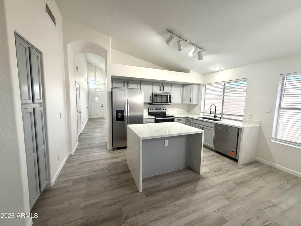 7939 W KIMBERLY Way, Glendale, AZ 85308 — photo 4