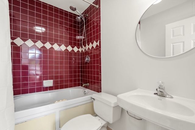 33 Pond Ave 523, Brookline, MA 02445