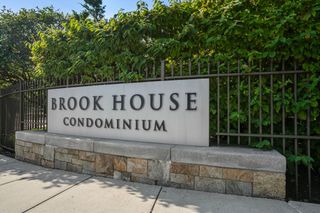 33 Pond Ave 523, Brookline, MA 02445