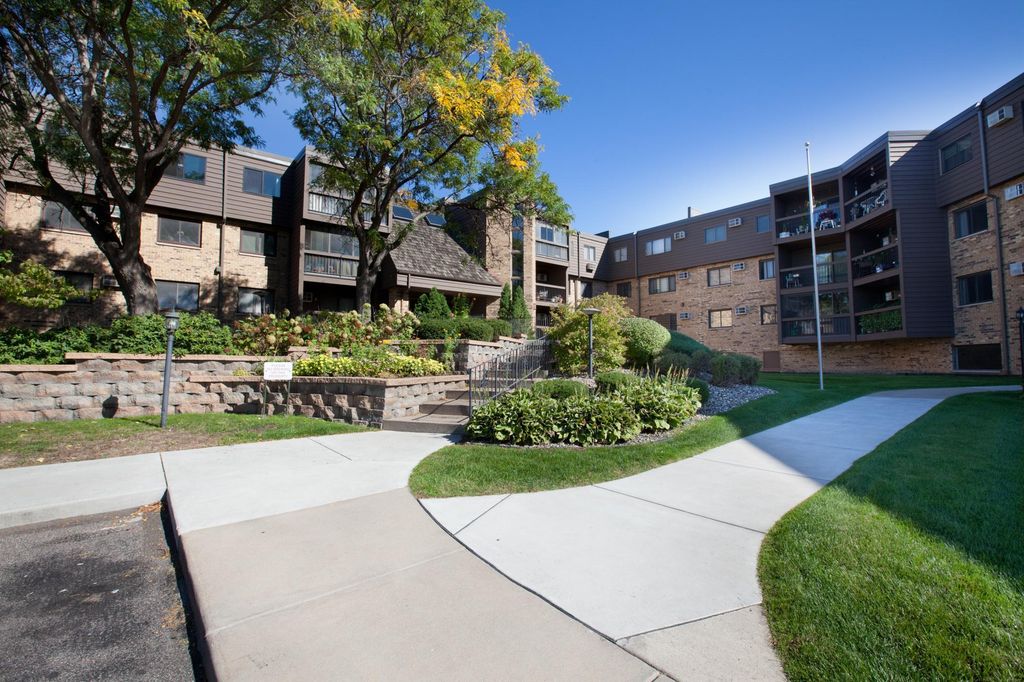 999 41st Avenue NE 212, Columbia Heights, MN 55421 — exterior