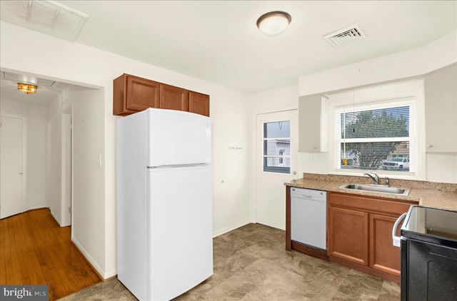 8229 FORT SMALLWOOD RD, Baltimore, MD 21226