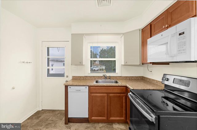 8229 FORT SMALLWOOD RD, Baltimore, MD 21226