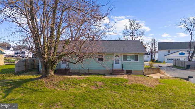 8229 FORT SMALLWOOD RD, Baltimore, MD 21226