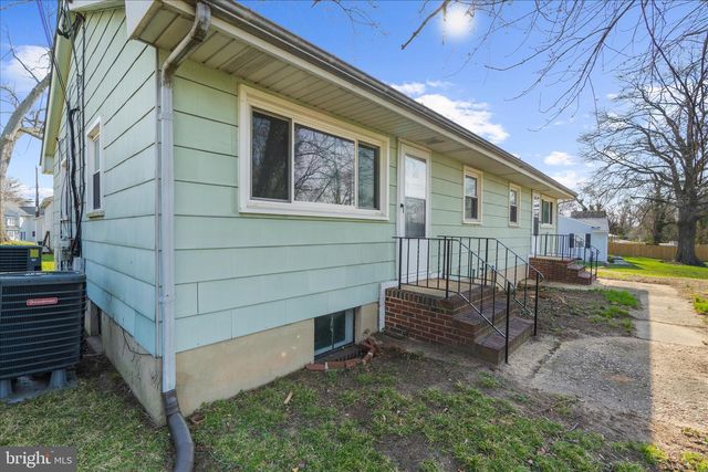 8229 FORT SMALLWOOD RD, Baltimore, MD 21226