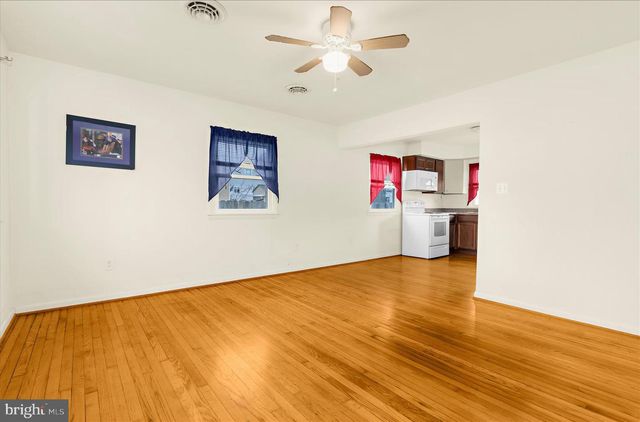 8229 FORT SMALLWOOD RD, Baltimore, MD 21226