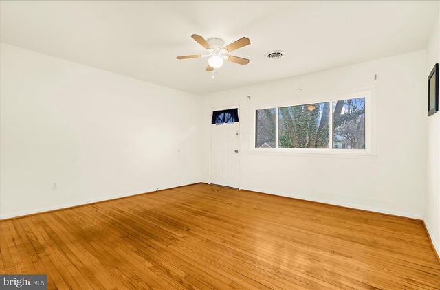 8229 FORT SMALLWOOD RD, Baltimore, MD 21226