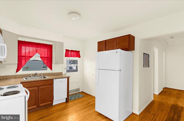 8229 FORT SMALLWOOD RD, Baltimore, MD 21226