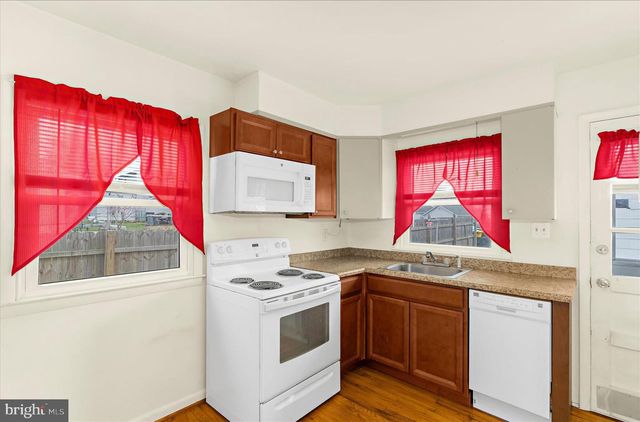 8229 FORT SMALLWOOD RD, Baltimore, MD 21226