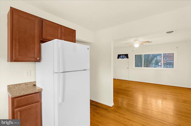 8229 FORT SMALLWOOD RD, Baltimore, MD 21226