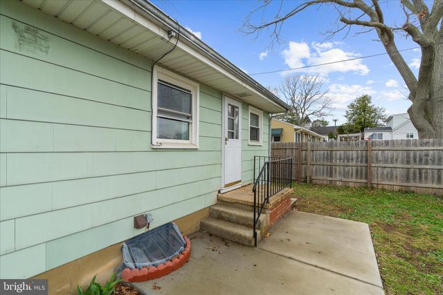 8229 FORT SMALLWOOD RD, Baltimore, MD 21226