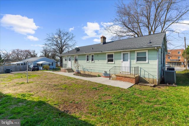 8229 FORT SMALLWOOD RD, Baltimore, MD 21226