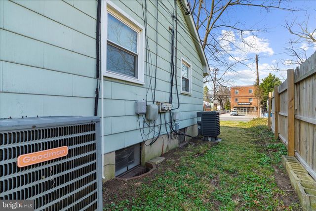 8229 FORT SMALLWOOD RD, Baltimore, MD 21226