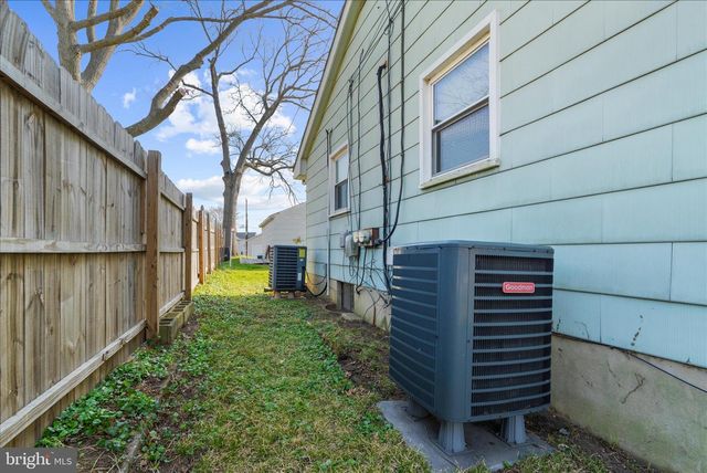 8229 FORT SMALLWOOD RD, Baltimore, MD 21226