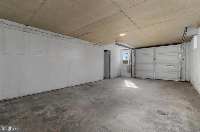 8229 FORT SMALLWOOD RD, Baltimore, MD 21226