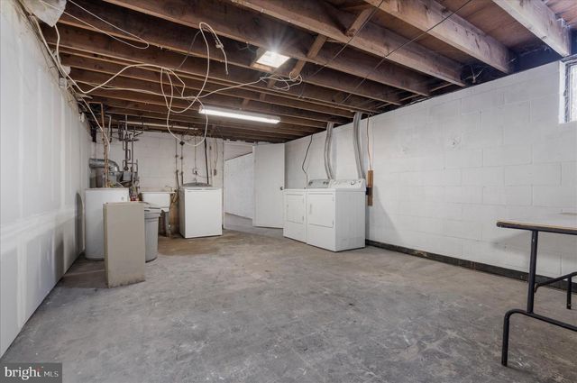 8229 FORT SMALLWOOD RD, Baltimore, MD 21226