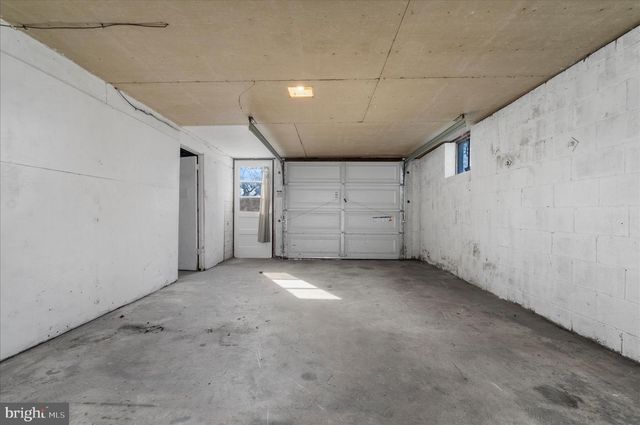 8229 FORT SMALLWOOD RD, Baltimore, MD 21226