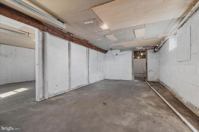 8229 FORT SMALLWOOD RD, Baltimore, MD 21226