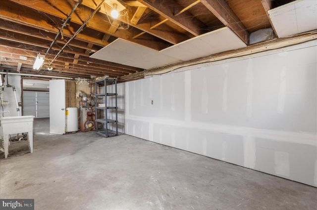 8229 FORT SMALLWOOD RD, Baltimore, MD 21226