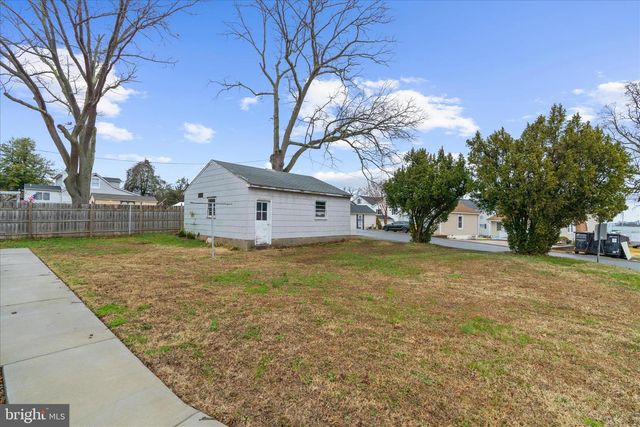 8229 FORT SMALLWOOD RD, Baltimore, MD 21226