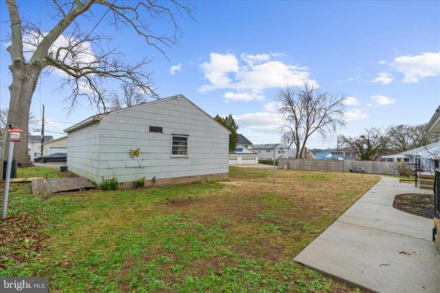 8229 FORT SMALLWOOD RD, Baltimore, MD 21226