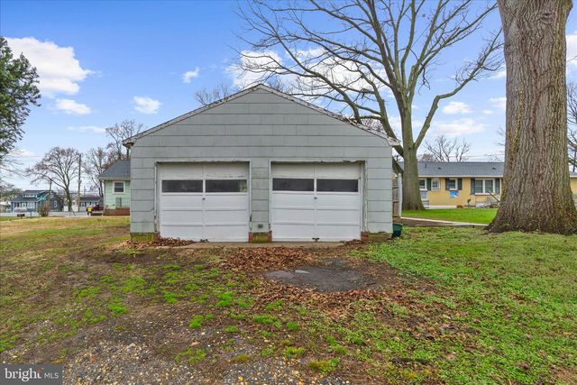8229 FORT SMALLWOOD RD, Baltimore, MD 21226