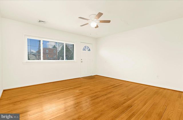 8229 FORT SMALLWOOD RD, Baltimore, MD 21226