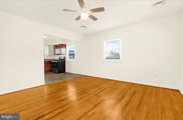 8229 FORT SMALLWOOD RD, Baltimore, MD 21226