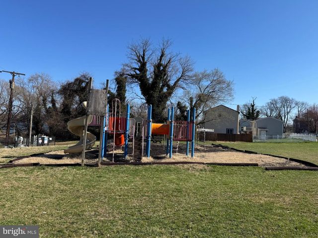 8229 FORT SMALLWOOD RD, Baltimore, MD 21226