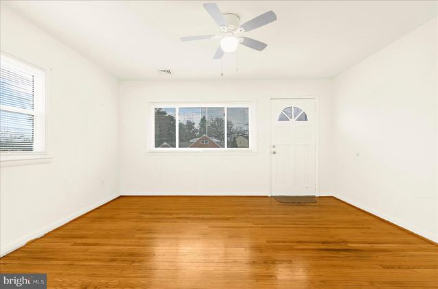 8229 FORT SMALLWOOD RD, Baltimore, MD 21226