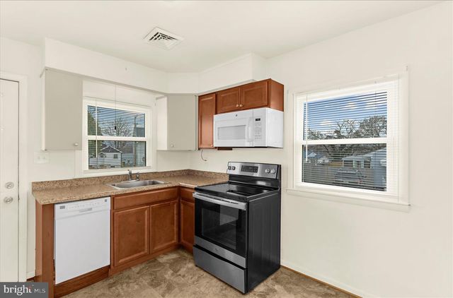 8229 FORT SMALLWOOD RD, Baltimore, MD 21226