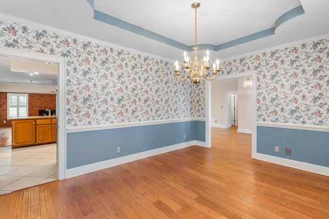 308 LAKE CIR, Bolivar, TN 38008