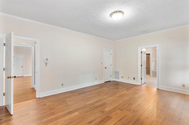 308 LAKE CIR, Bolivar, TN 38008