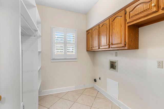 308 LAKE CIR, Bolivar, TN 38008