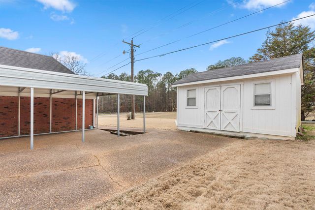 308 LAKE CIR, Bolivar, TN 38008