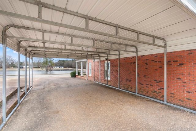 308 LAKE CIR, Bolivar, TN 38008