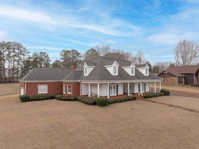 308 LAKE CIR, Bolivar, TN 38008