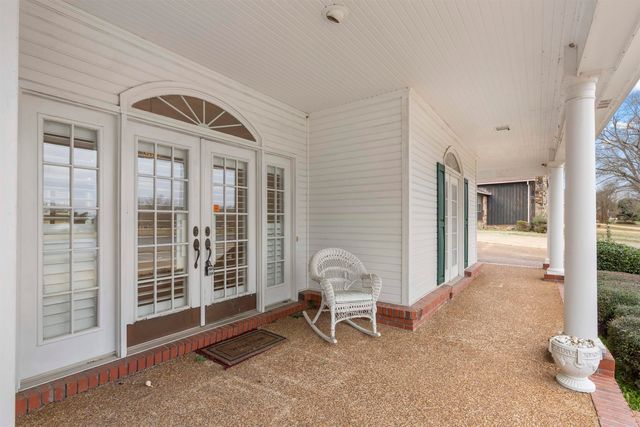 308 LAKE CIR, Bolivar, TN 38008