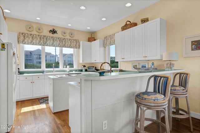 2515 N Lumina Avenue N, Wrightsville Beach, NC 28480