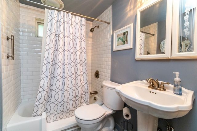 118 Bruce Rd, Walpole, MA 02081