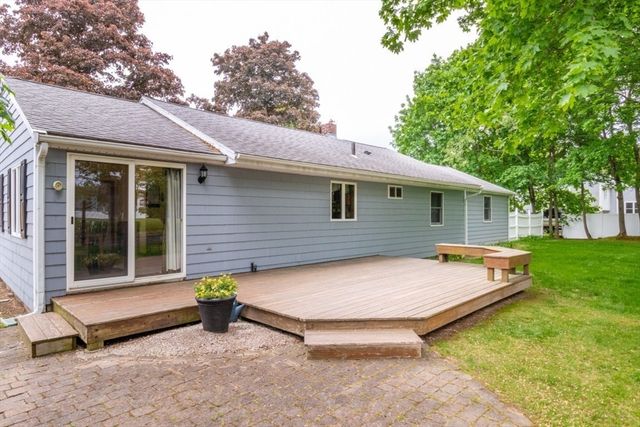 118 Bruce Rd, Walpole, MA 02081