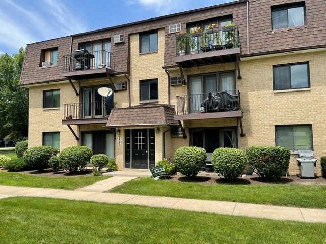 106 Olesen Drive 201, Naperville, IL 60540