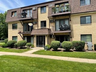 106 Olesen Drive 201, Naperville, IL 60540