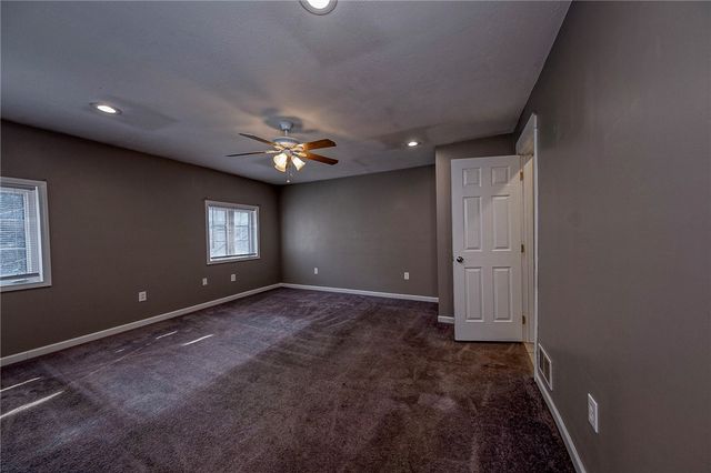 717 Saline St, Greenfield, PA 15207