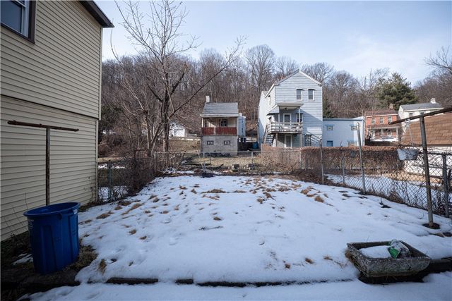 717 Saline St, Greenfield, PA 15207