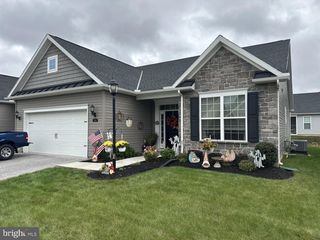 679 CYPRESS DR #76, Hanover, PA 17331