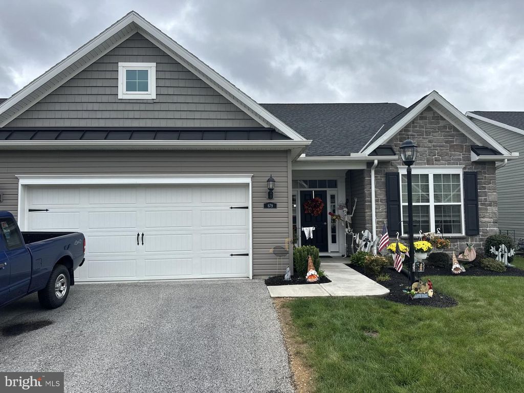 679 CYPRESS DR #76, Hanover, PA 17331